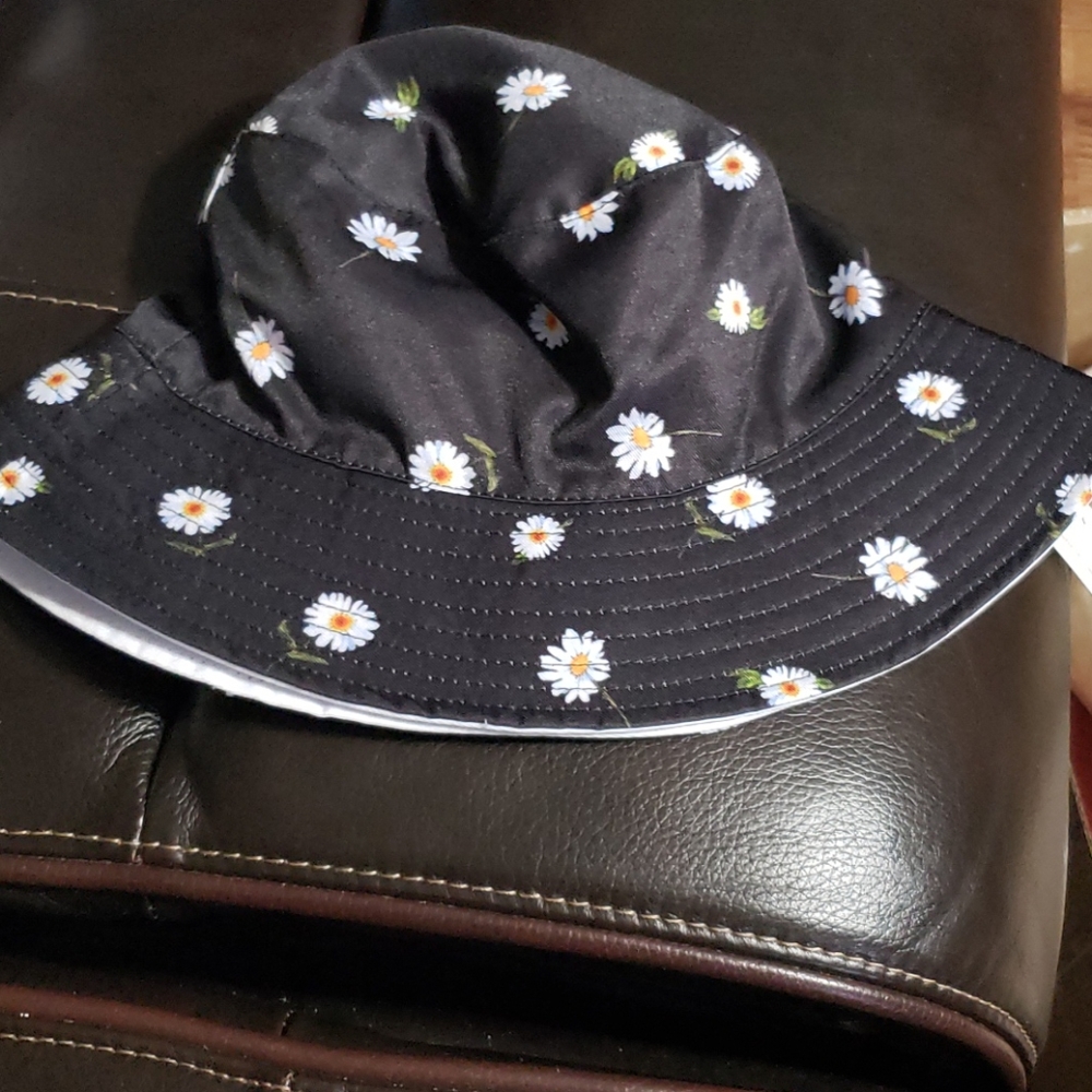 Alice and Olivia Reversible Bucket Hat New